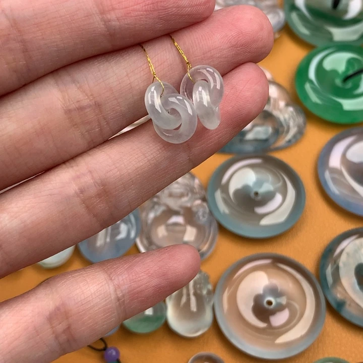 颈饰未镶嵌翡翠….