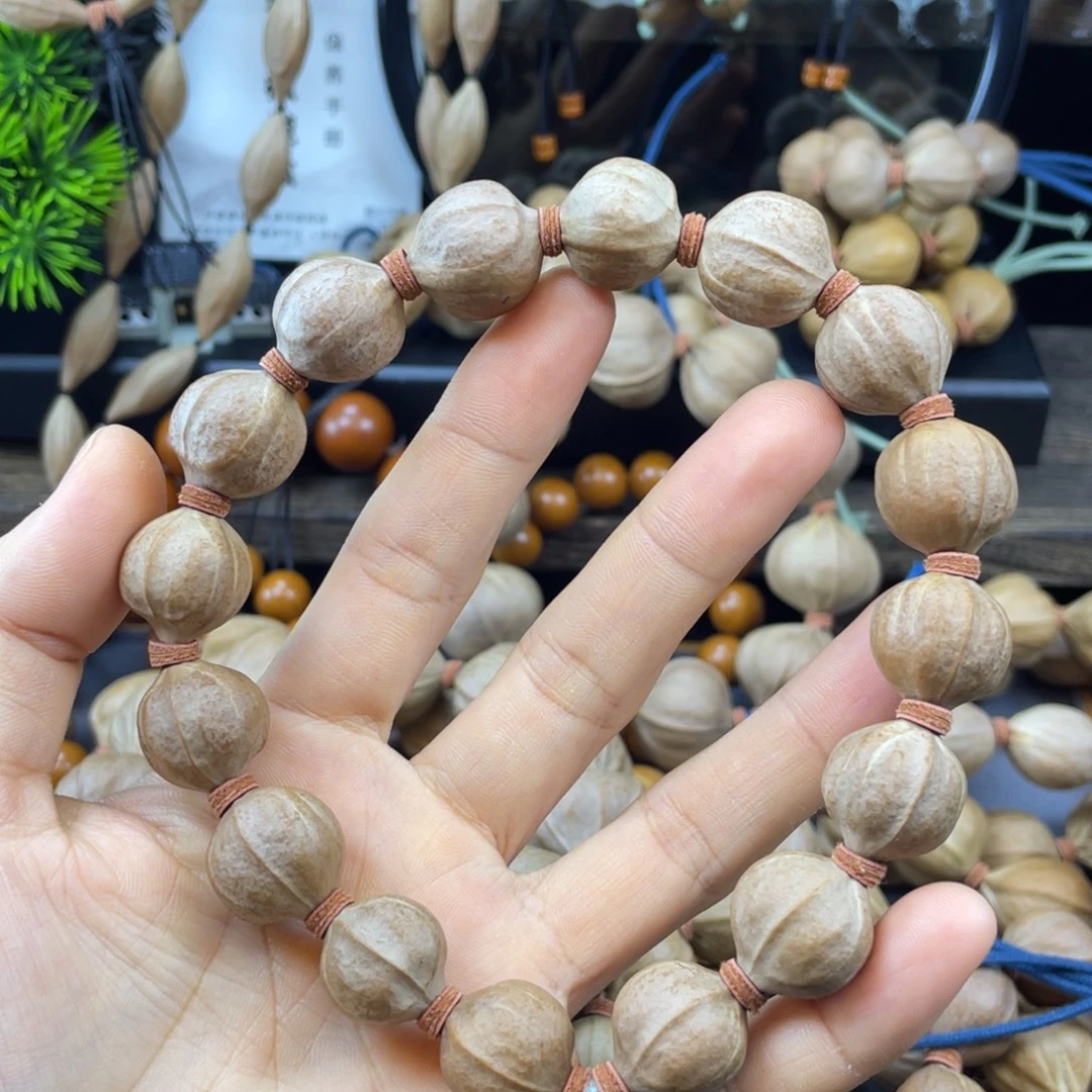 昵***置橄榄核吊坠009.铁核鲨鱼背