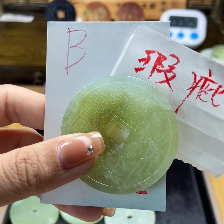 蛇纹石玉挂件未镶嵌乐**?