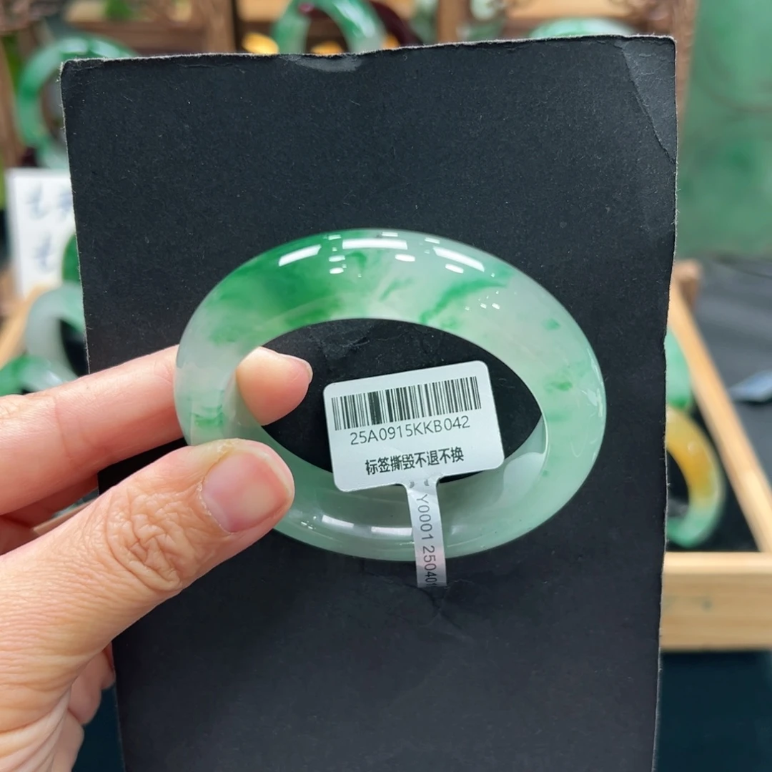 不***事石英质玉未镶嵌手镯➕佳佳52