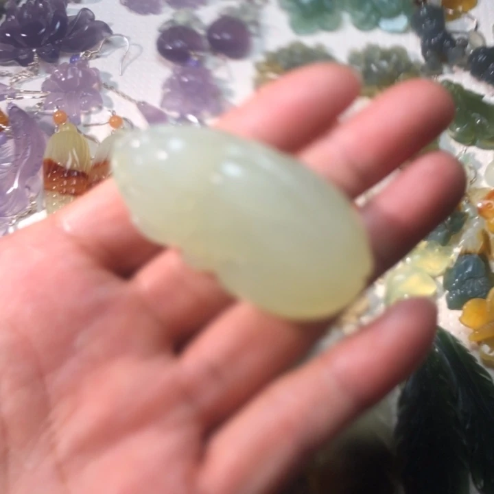 蛇纹石玉未镶嵌耳坠