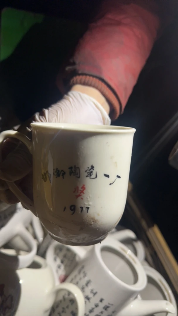 三打象牙瓷茶杯 微瑕 黑点、黄印