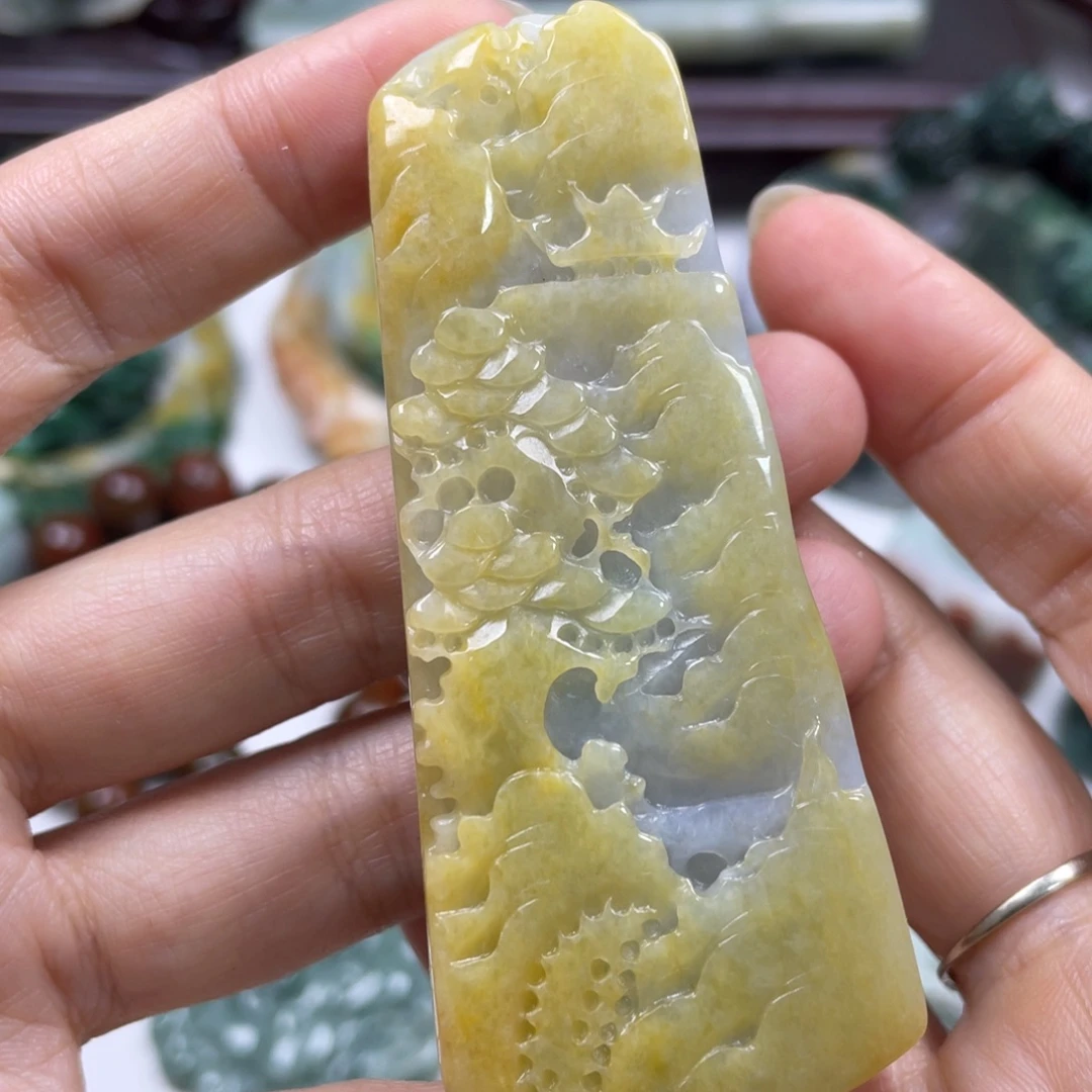 翡翠未镶嵌颈饰牌子