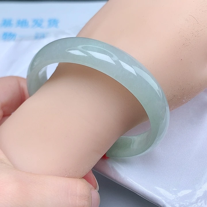 翡翠手镯未镶嵌天然