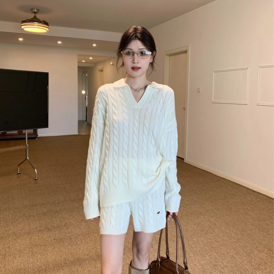 慵懒松弛感穿搭套装秋季v领复古麻花针织衫短裤子休闲气质两件套