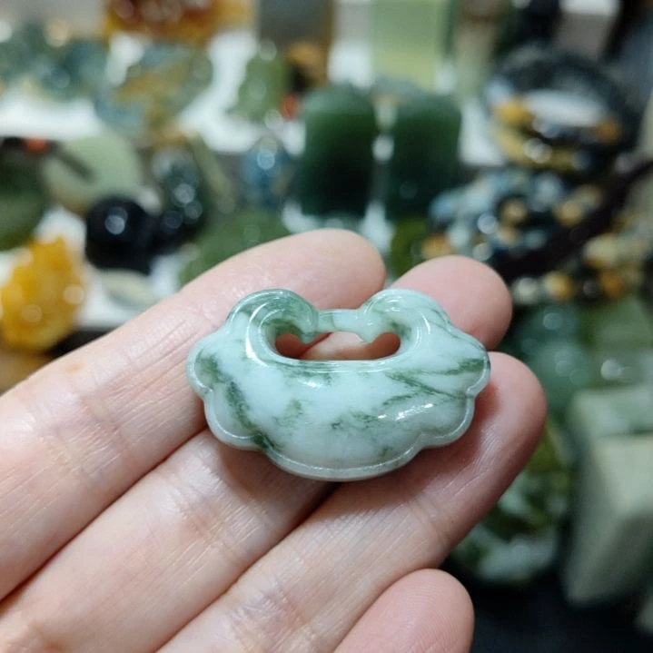 岫玉未镶嵌挂坠款式