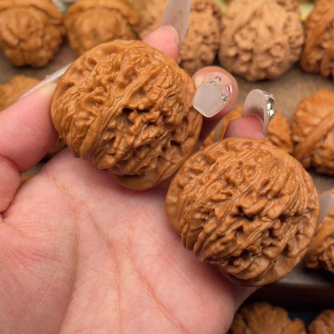 文玩核桃吊坠山地平谷楼44，49克