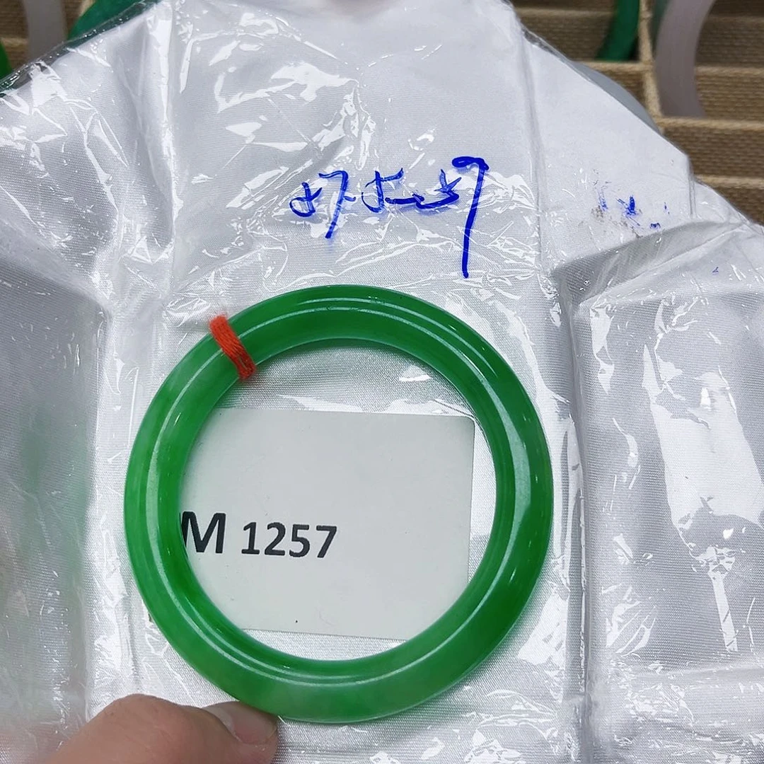 翡翠手镯未镶嵌默认微瑕