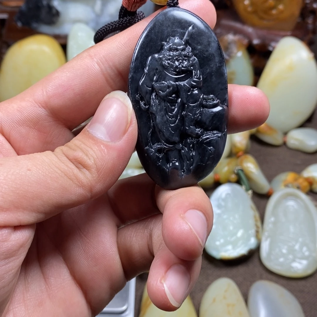 和田玉未镶嵌把件