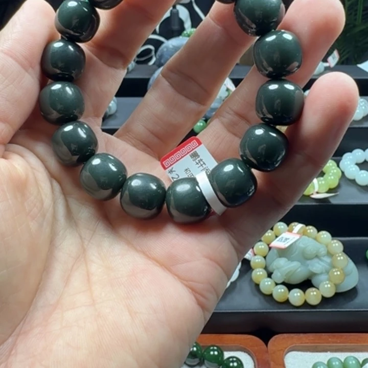 燎***岳和田玉未镶嵌手链