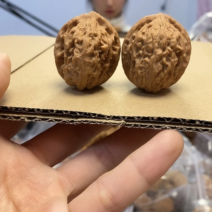 文玩核桃把件34红锦鲤