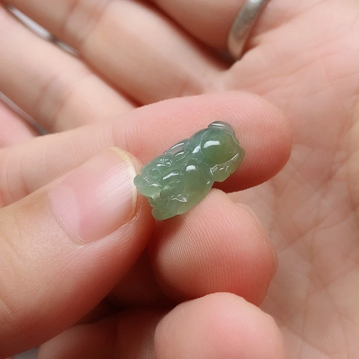 翡翠颈饰未镶嵌水**险翡翠