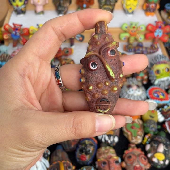 琉璃饰品歪鼻老娃1只