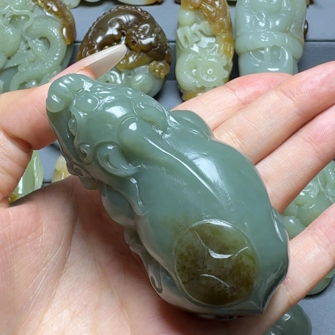 @***闲和田玉未镶嵌颈饰