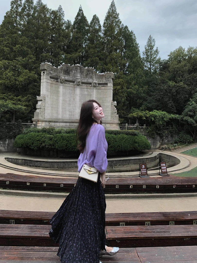 2025秋季新款韩系慵懒松弛感长袖紫色毛衣高腰碎花半身裙两件套装