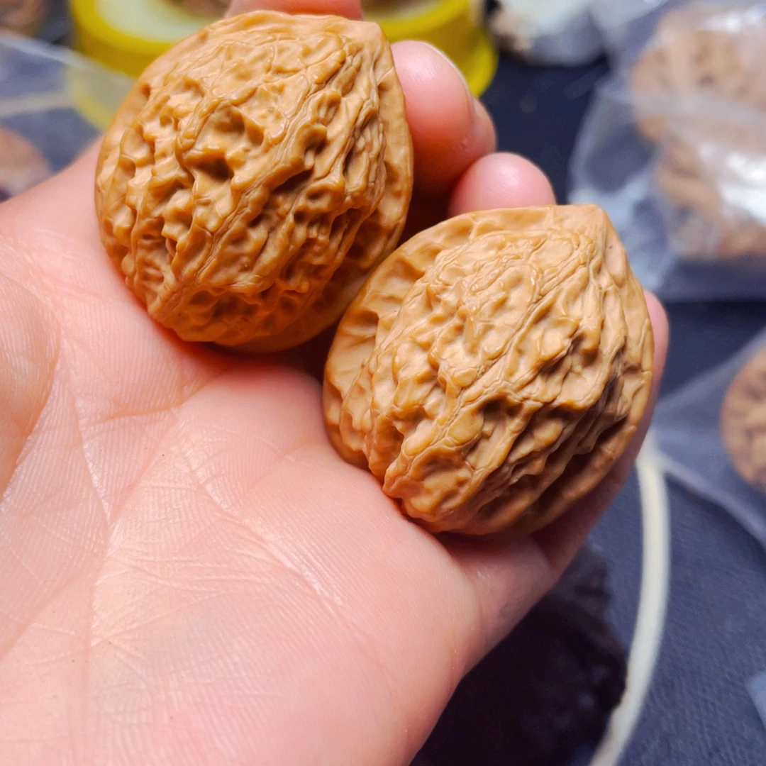 文玩核桃把件金牛一对