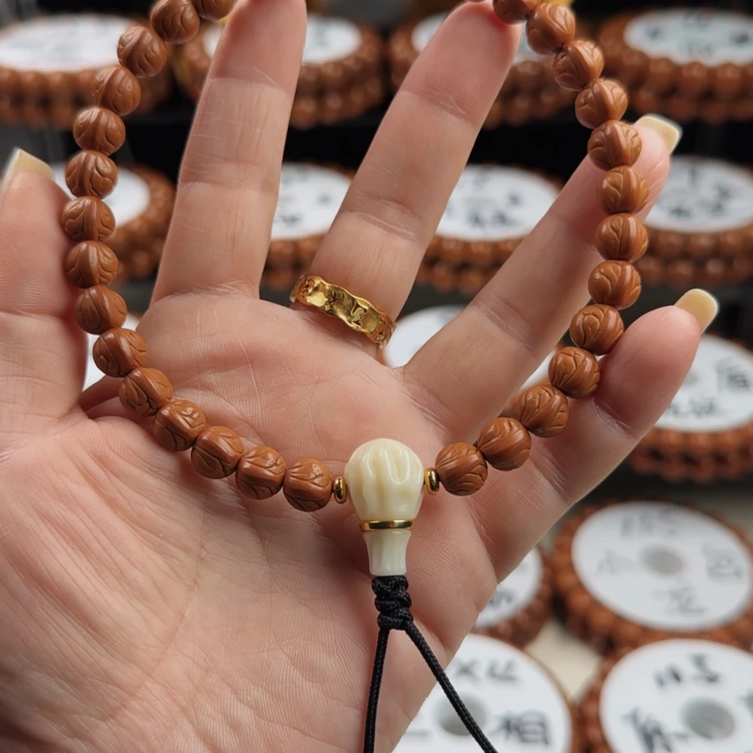 吊坠桃核元宝手持