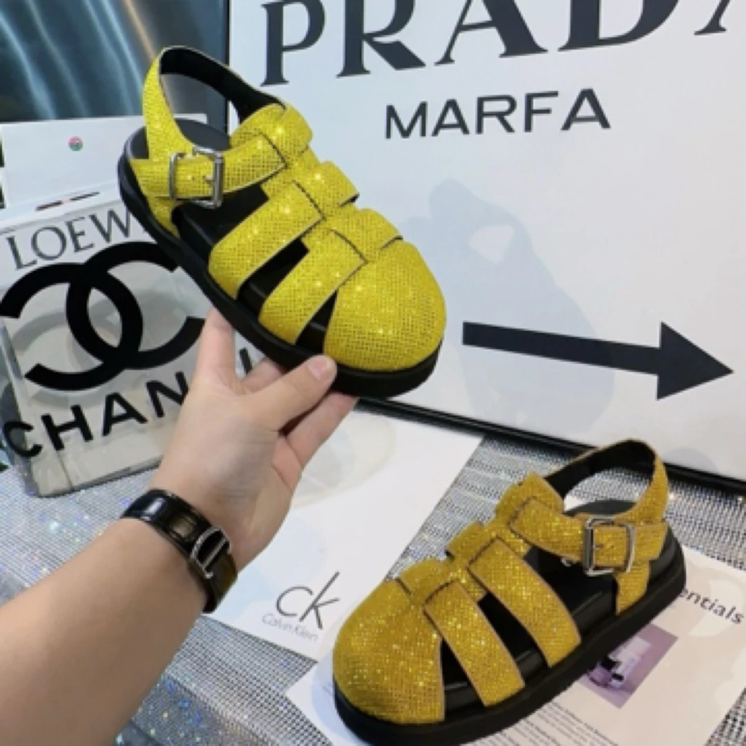 A.M艾墨儿拼色包头水钻纯色罗马凉鞋时尚夏季透气平底女款凉鞋