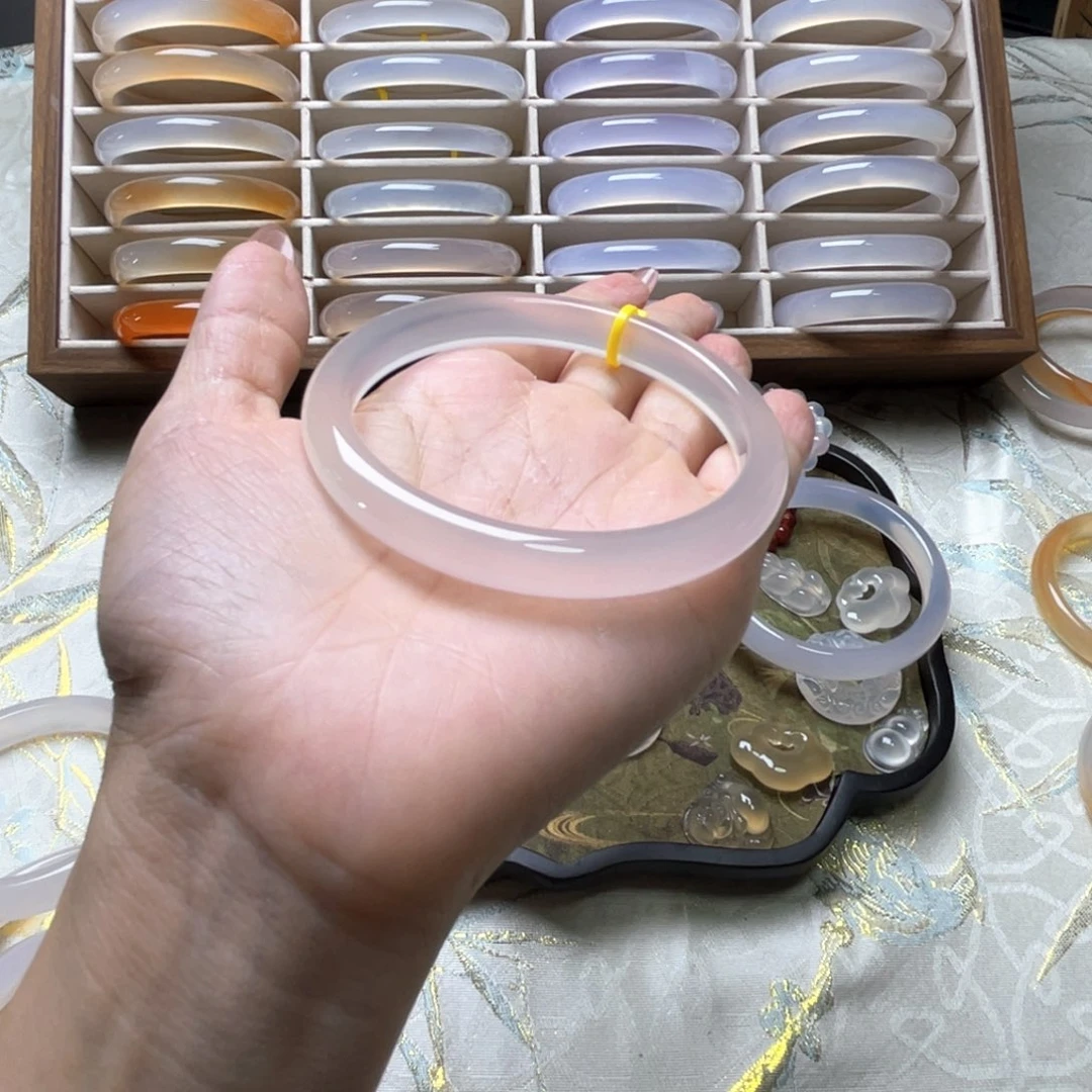 玛瑙/玉髓手镯未镶嵌乐*