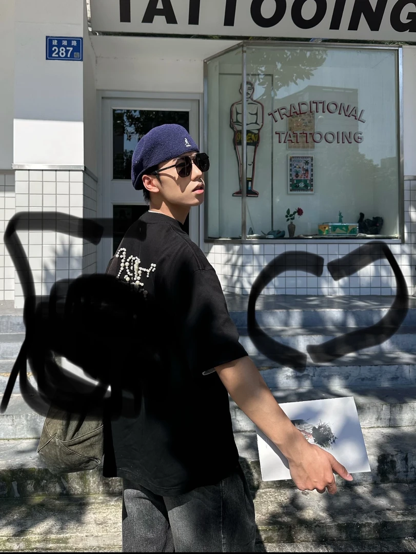 顶到天花板了！超多明星同款珍珠标语男女同款短袖