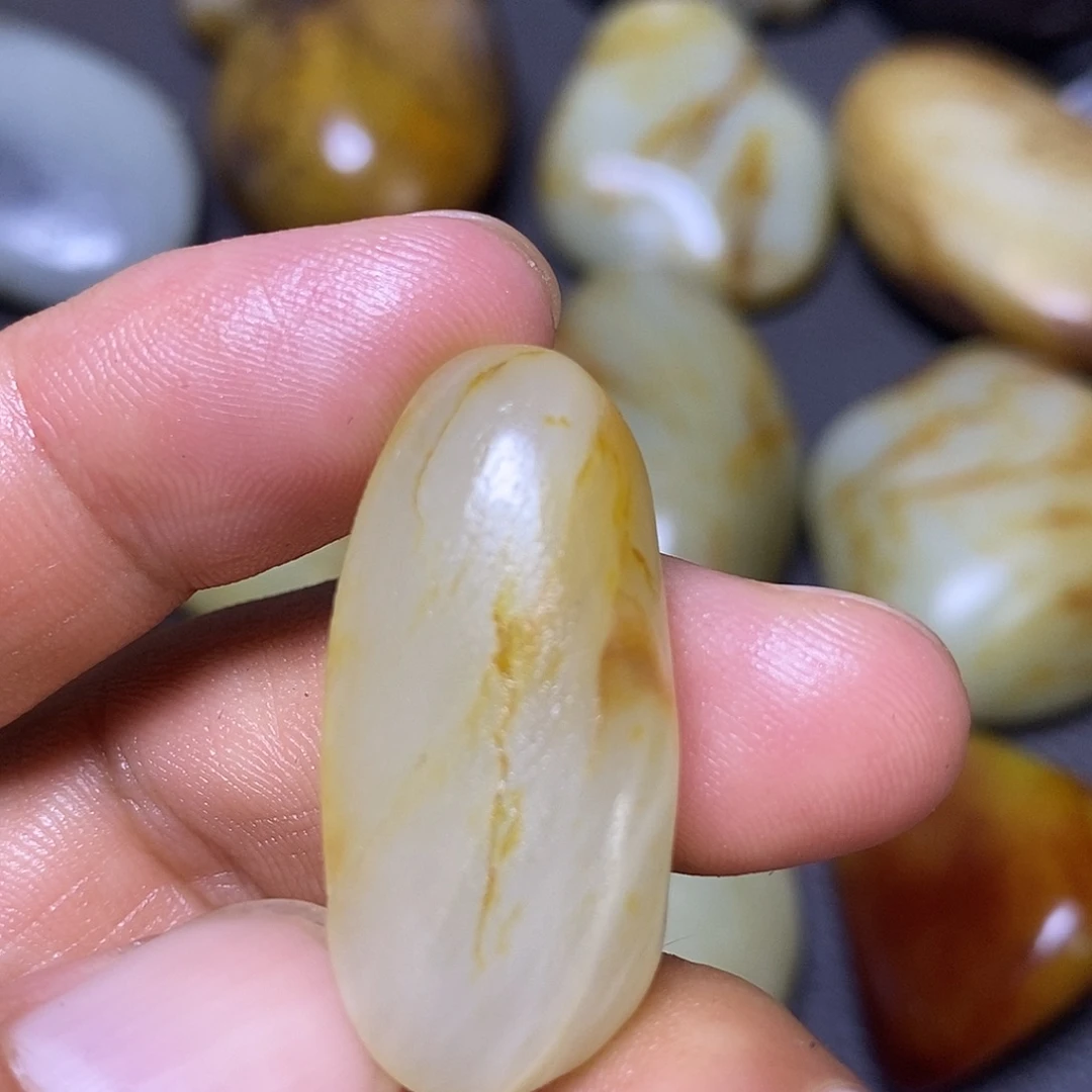 未镶嵌和田玉（糖玉）挂件