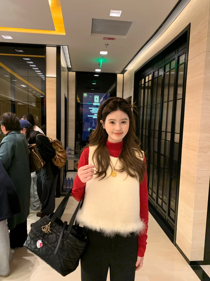 【花花】羽毛小香马甲~韩系气质千金风无袖下摆鸵鸟毛叠穿马甲背心