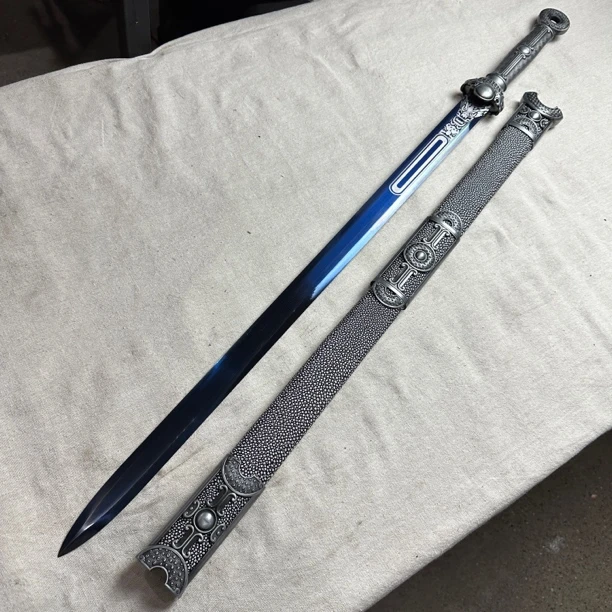 2305 龙泉昊天宝剑高猛钢倚天剑烤蓝实木包皮未开刃