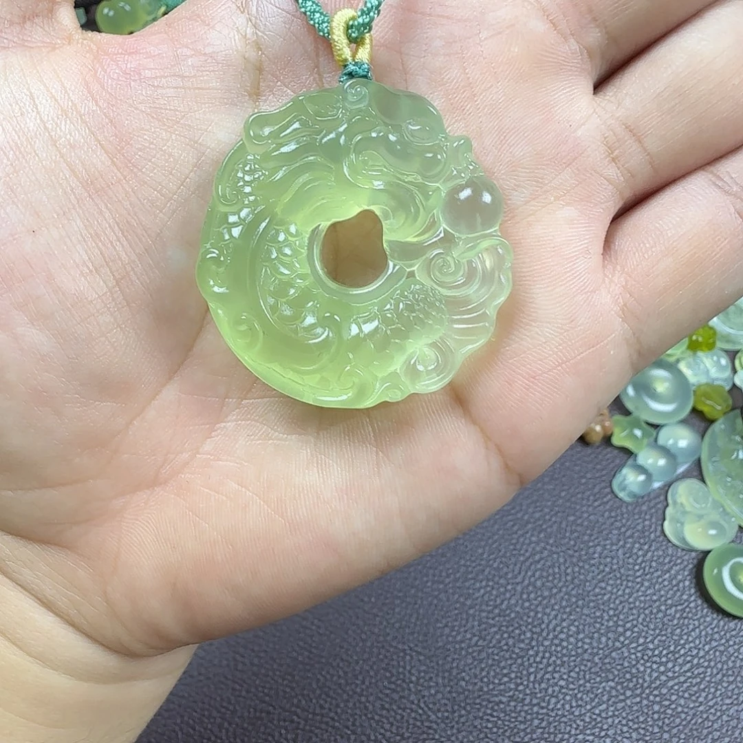 未镶嵌蛇纹石玉颈饰