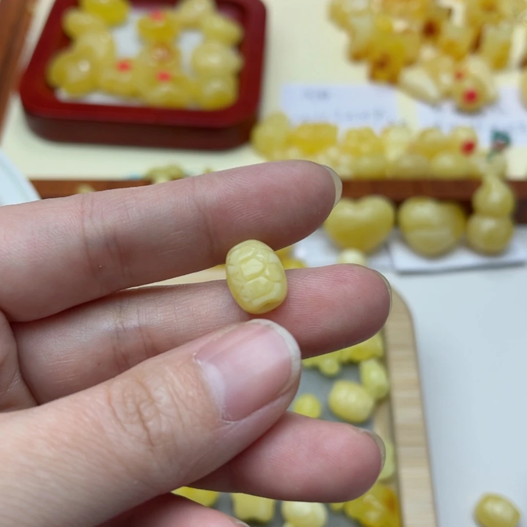 【闪购商品】蜜蜡裸石未镶嵌米*配饰