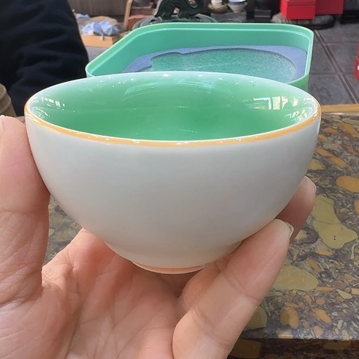 压手杯一个，瓷。。。。
