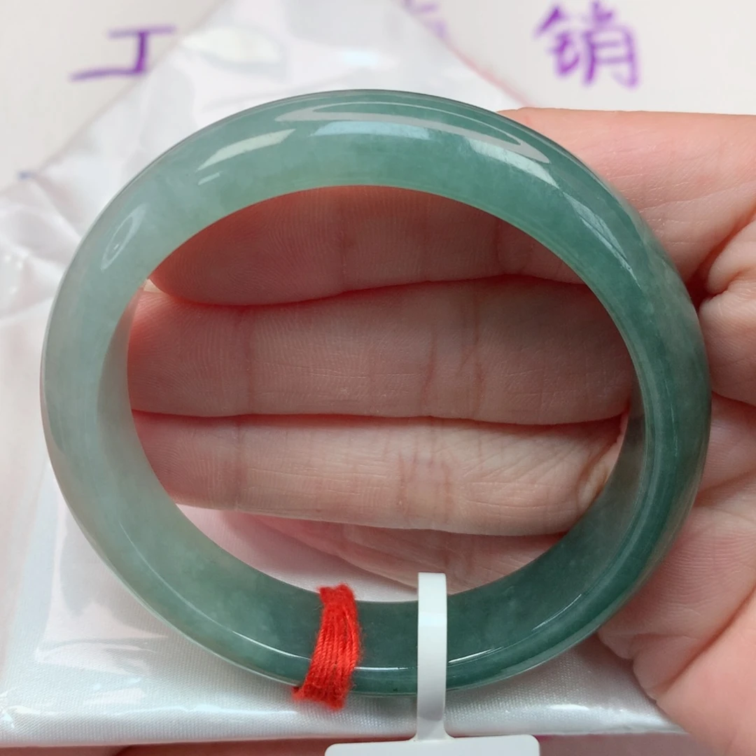 翡翠手镯未镶嵌55.9圈 油青底半山水