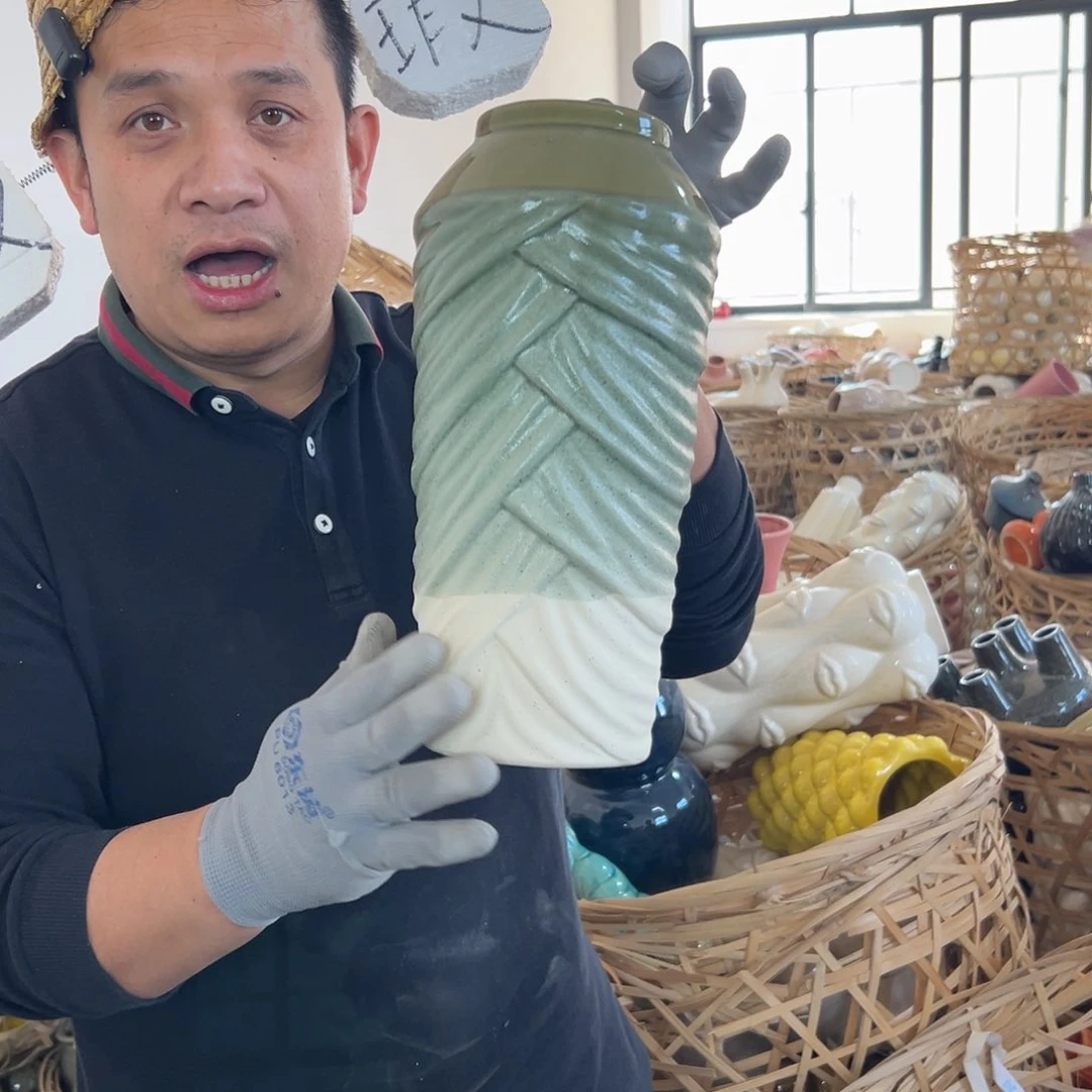 摆件90 号高中低温陶瓷瓶（部分微瑕）