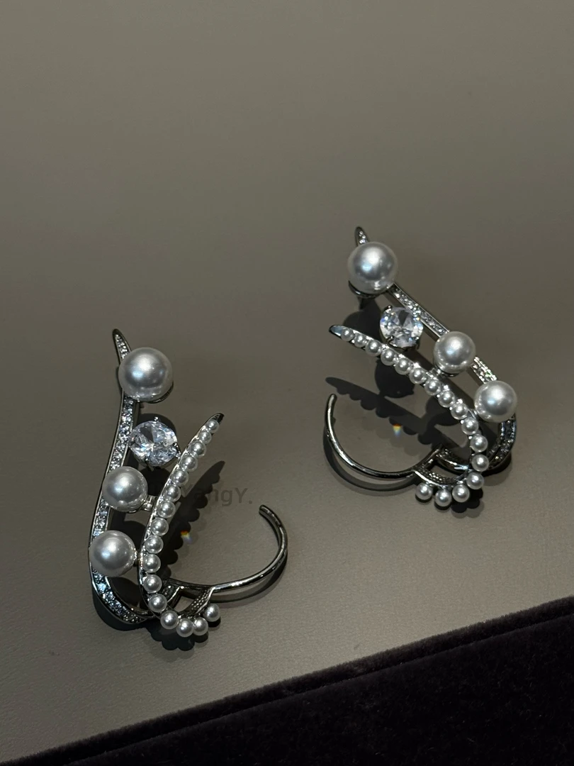 “英式千金”小众买手店设计师不规则精灵耳耳环