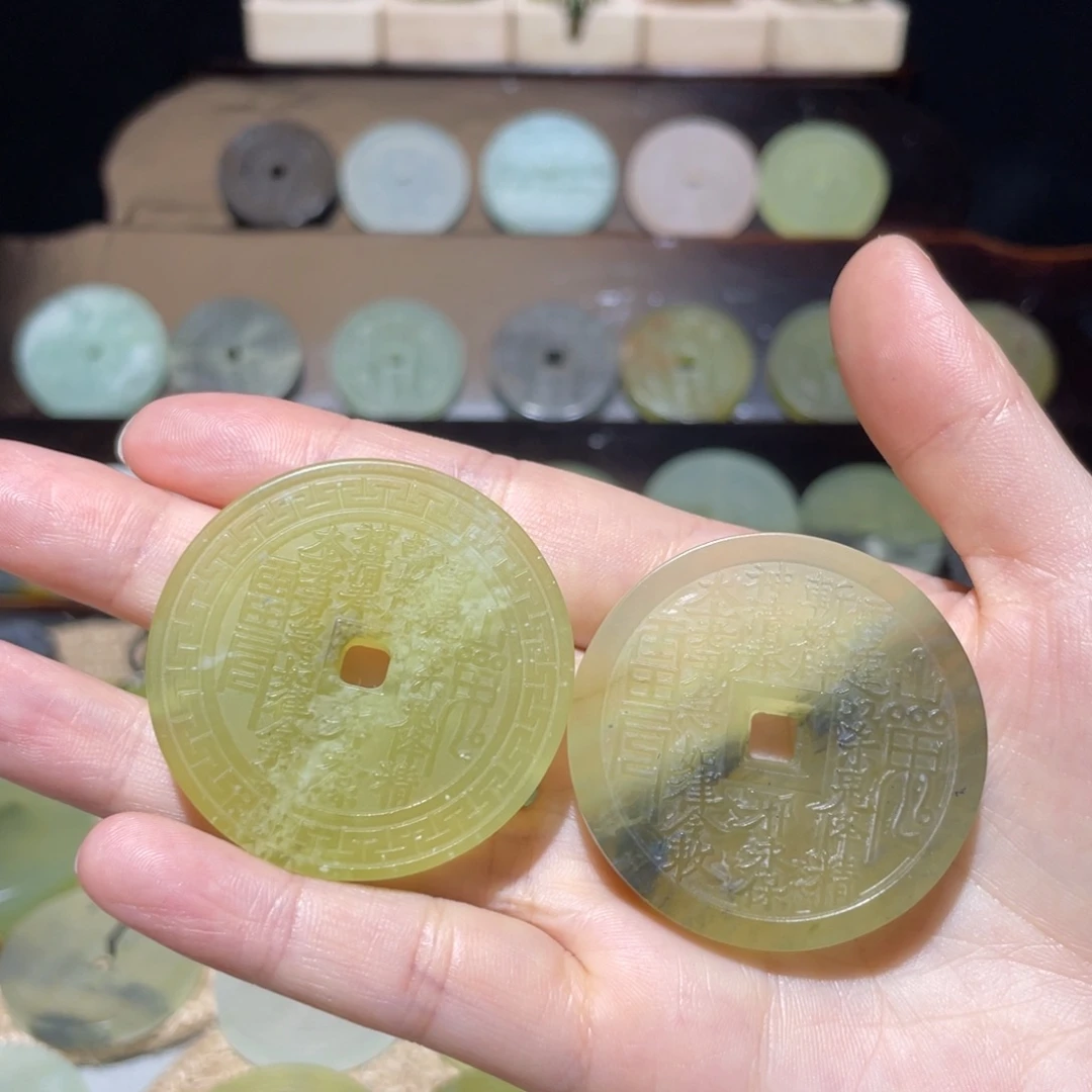 懿****岫玉未镶嵌颈饰颈饰