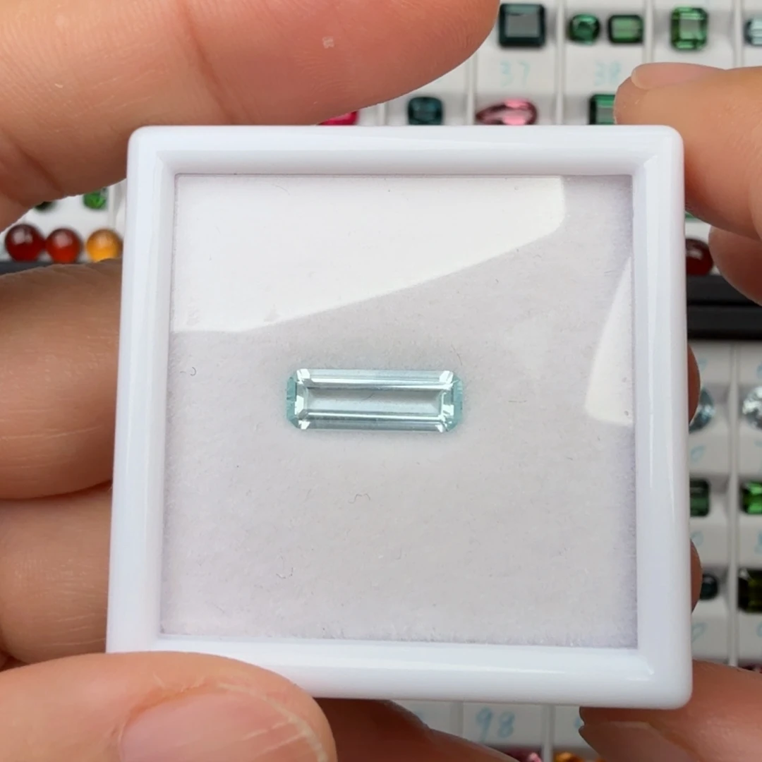 海蓝宝石裸石天然1.38克拉