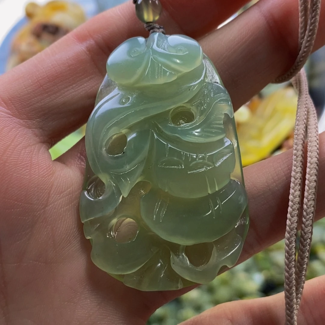 蛇纹石玉吊坠未镶嵌