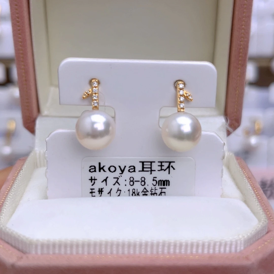 18K金镶嵌海水珍珠耳饰