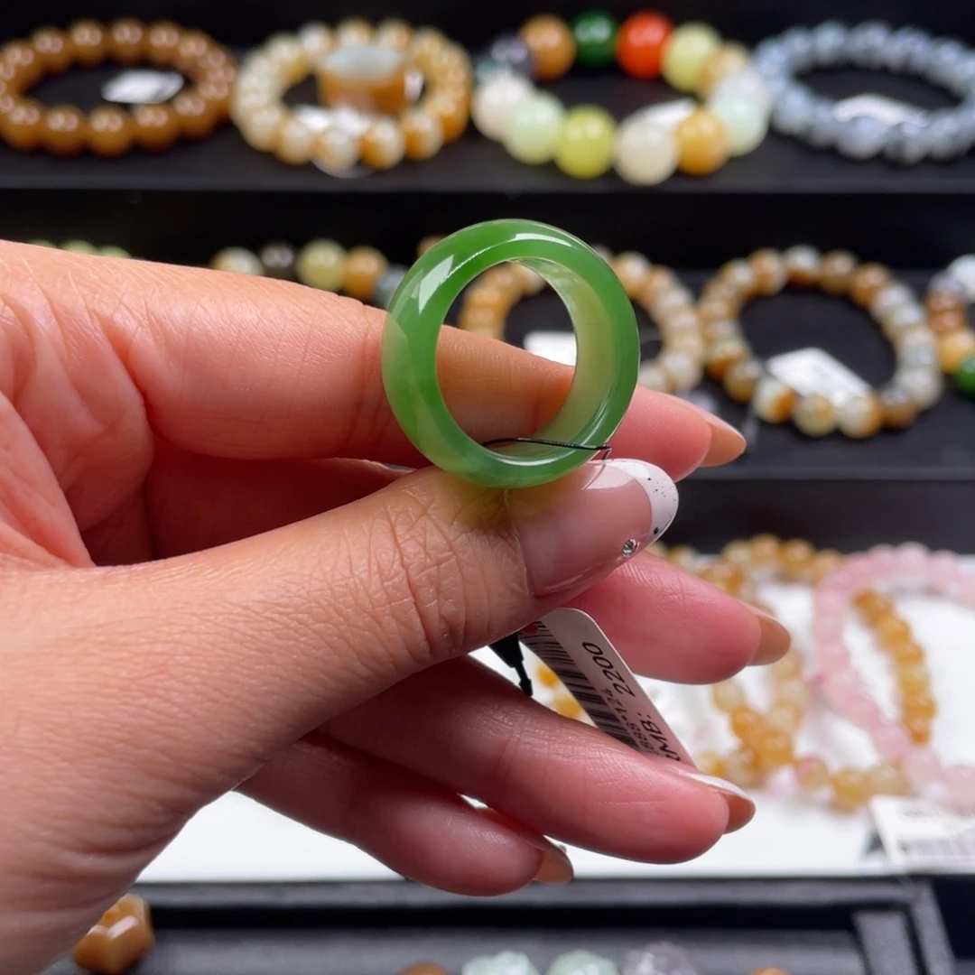 未镶嵌戒指和田玉