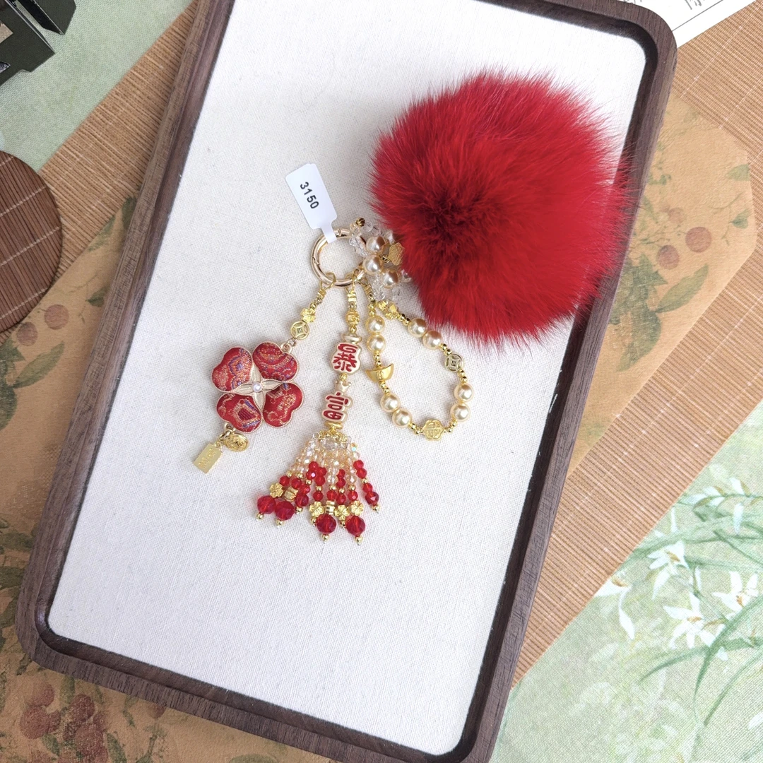 3150-原创设计红色四叶草毛球挂件手机链新中式国风包挂