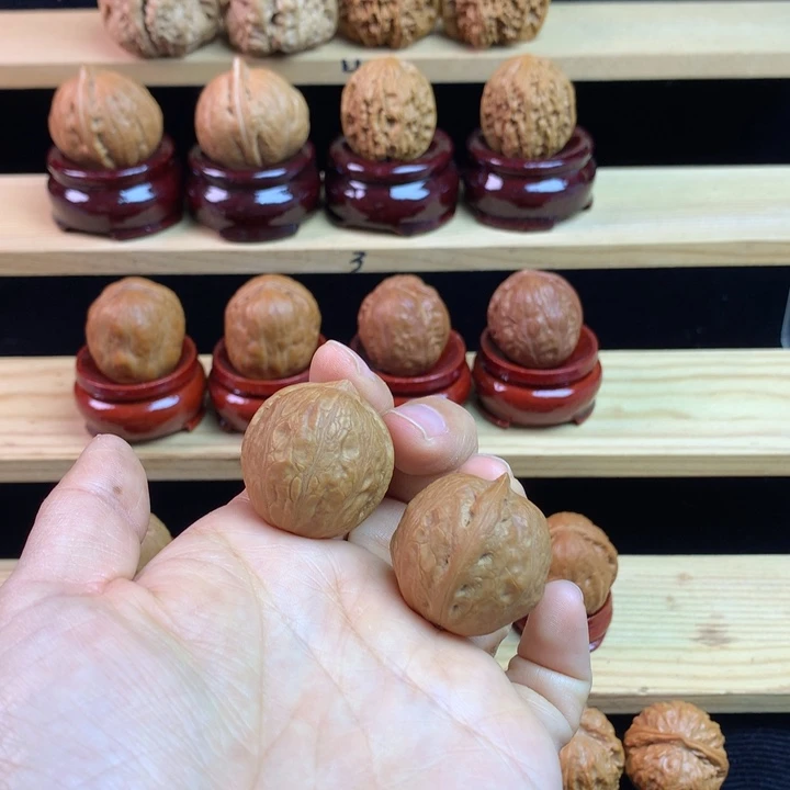 吊坠文玩核桃玄武石