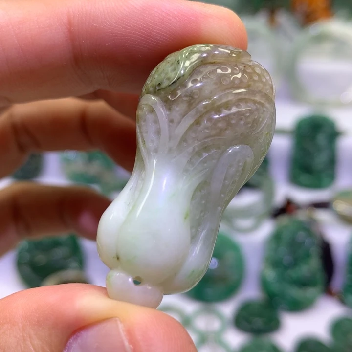 独山玉未镶嵌颈饰