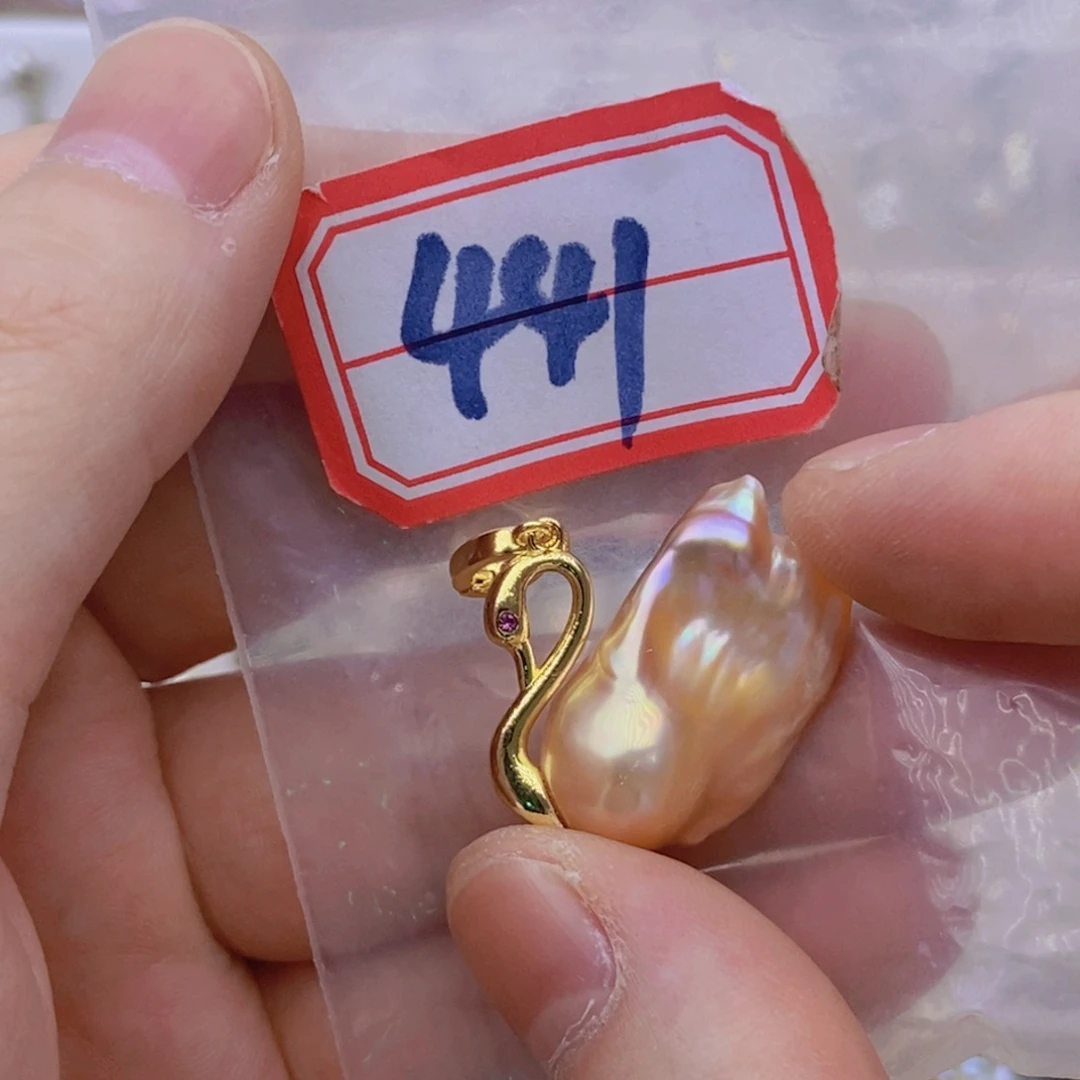 银S925镶嵌淡水珍珠吊坠