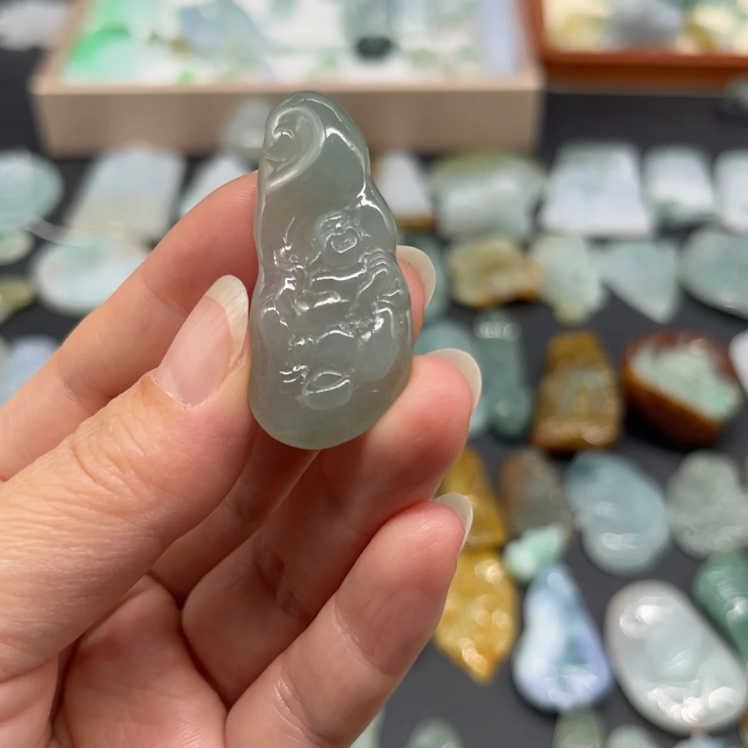 翡翠未镶嵌颈饰逍遥佛