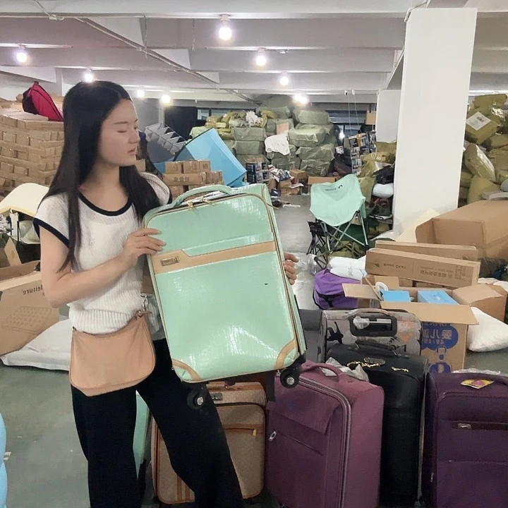 绿色22寸行李箱一个