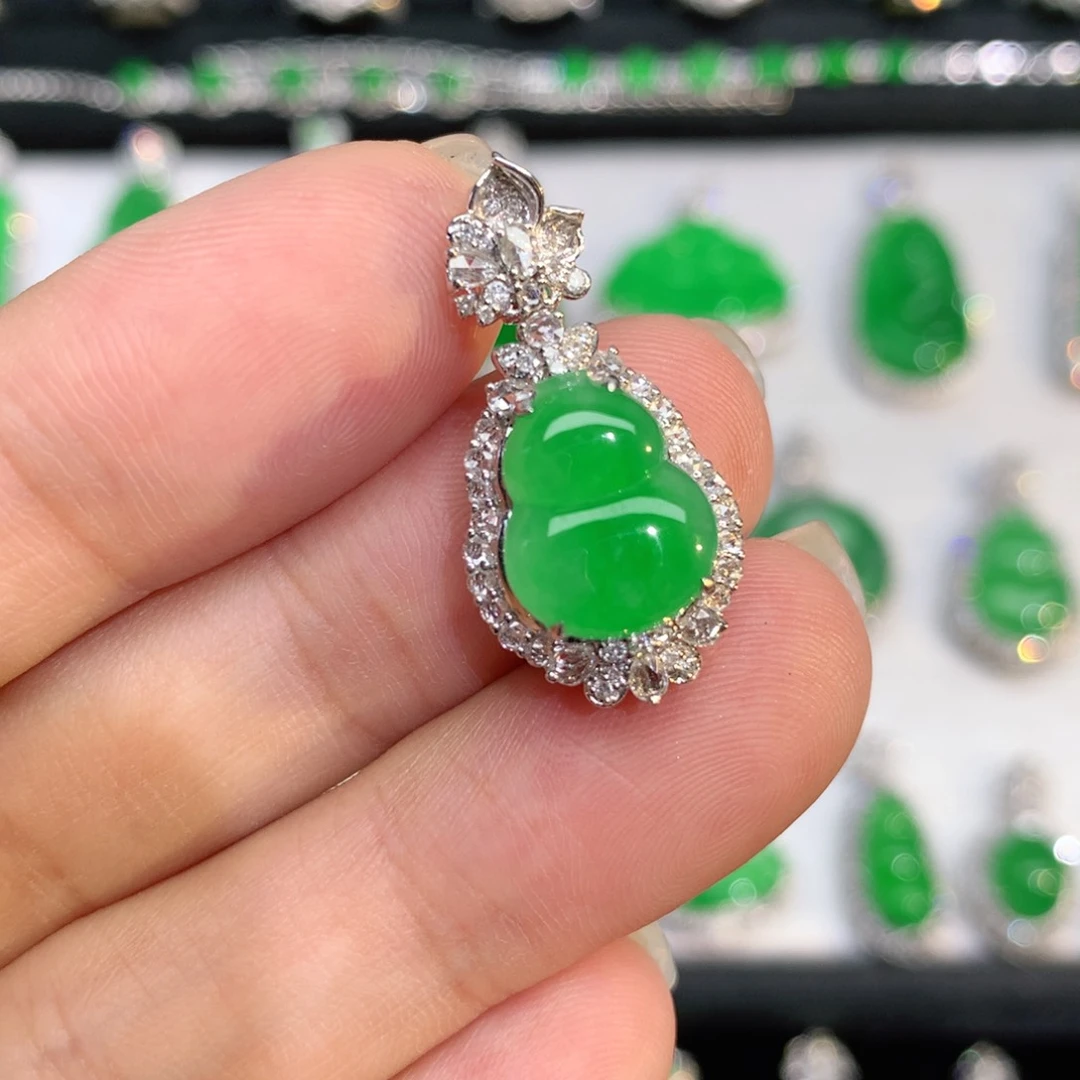 翡翠18K金镶嵌颈饰