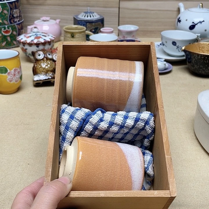 紫砂茶杯盘子都被压