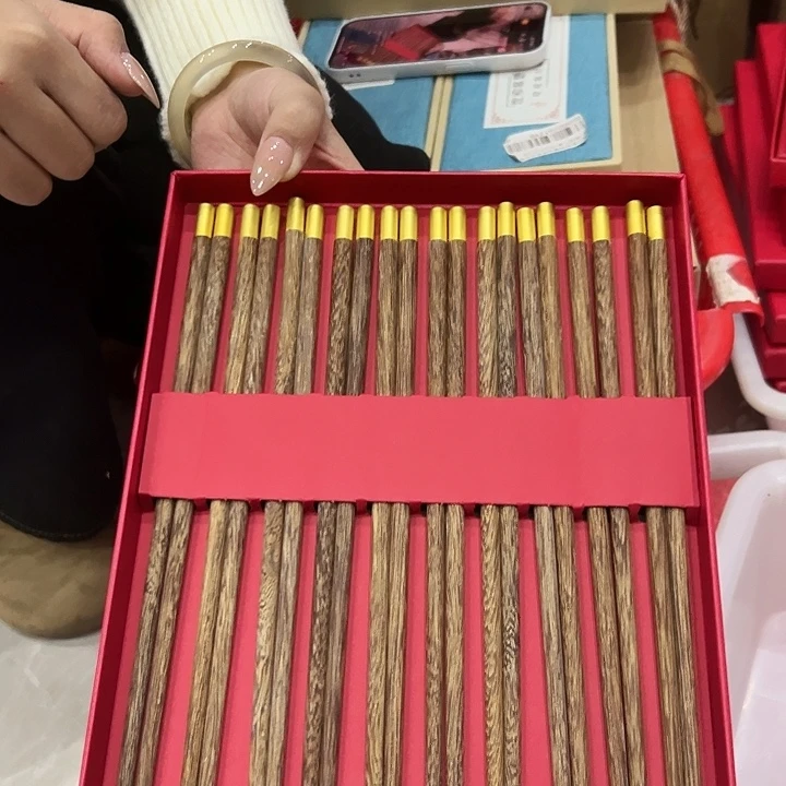 鸡翅木筷子一套盒子装