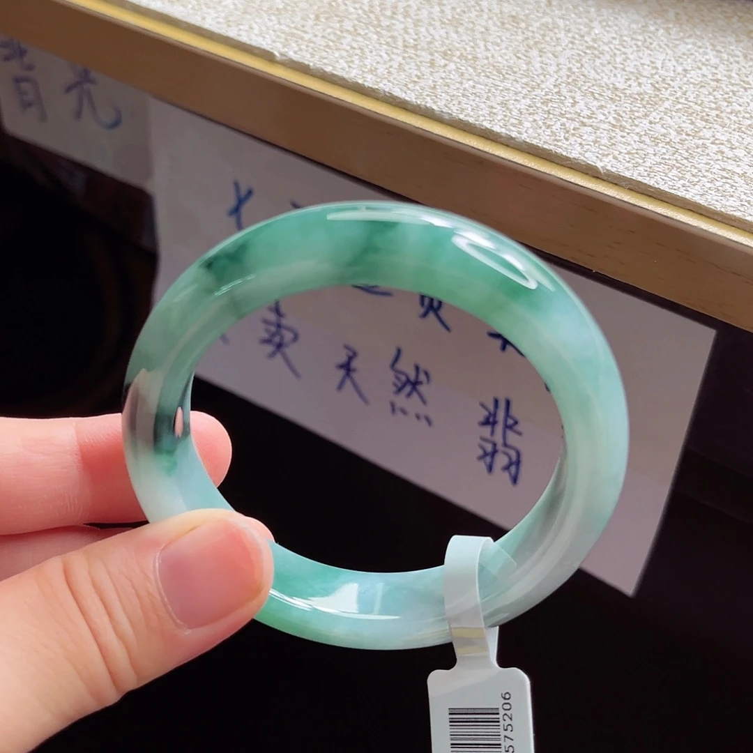 翡翠手镯未镶嵌手镯