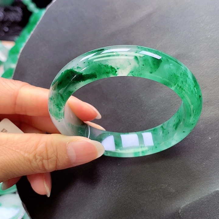 未镶嵌手镯石英质玉