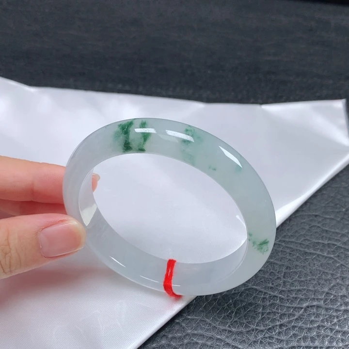 翡翠未镶嵌手镯